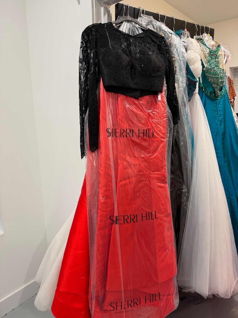 Sherri Hill Black Lace Crop Top with Red Satin Skirt Two-Piece Gown Sz 4 nwt
